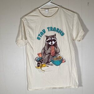 Fruit of the Loom Cream Cotton T-Shirt raccoon stay trashy size small‎